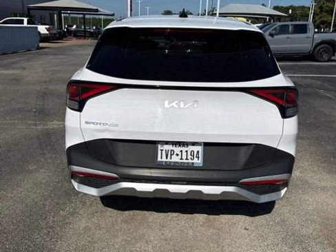 Used 2024 Kia Sportage EX FWD image 4
