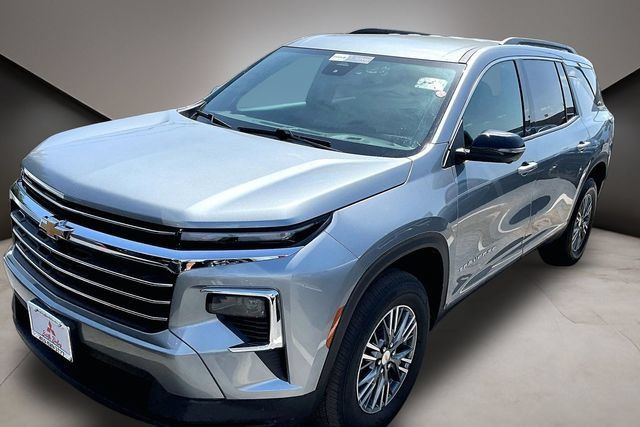 Used 2025 Chevrolet Traverse LT w/ Driver Confidence Package FWD image 1