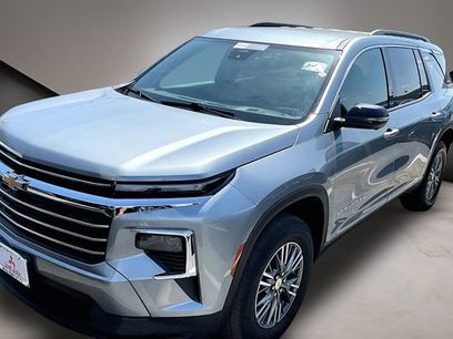 Used 2025 Chevrolet Traverse LT w/ Driver Confidence Package