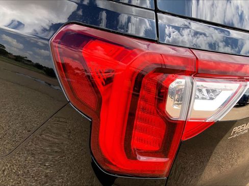 Used 2023 GMC Acadia Denali w/ Denali Ultimate Package FWD image 32