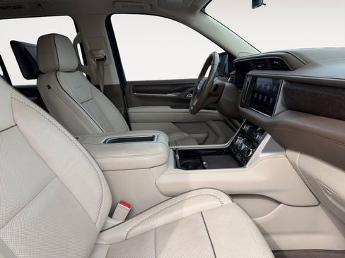 Used 2021 GMC Yukon Denali w/ Denali Premium Package image 15