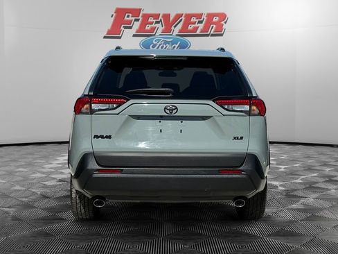 Used 2021 Toyota RAV4 XLE Premium FWD image 4