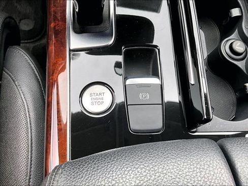 Used 2013 Audi A8 L 4.0T image 24