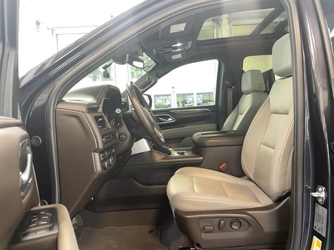 Used 2024 Chevrolet Suburban Z71 w/ Luxury Package AWD/4WD image 6