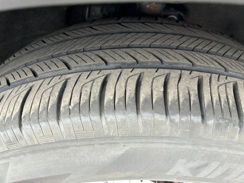 Used 2023 Ford Explorer XLT w/ Equipment Group 202A AWD/4WD image 14