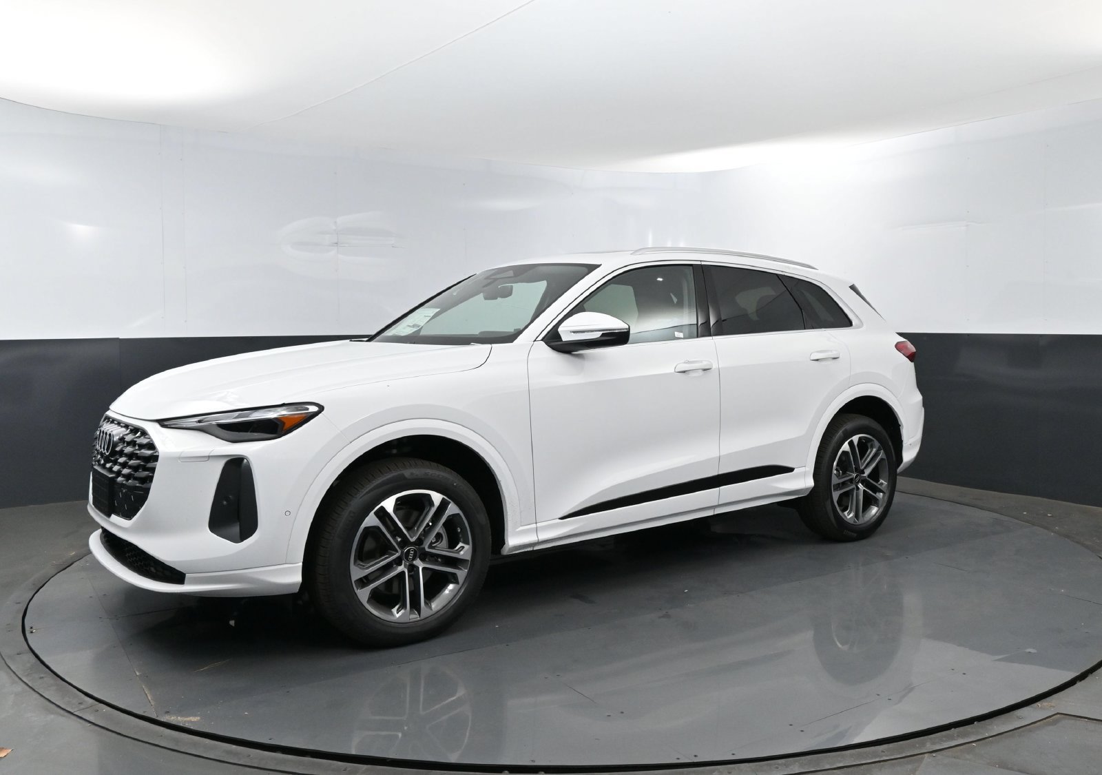New 2026 Audi Q5 Premium AWD/4WD image 1