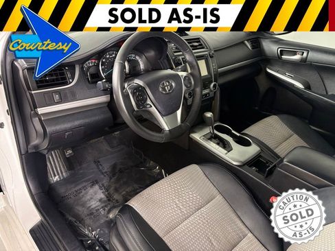 Used 2014 Toyota Camry SE w/ Moonroof Package FWD image 16
