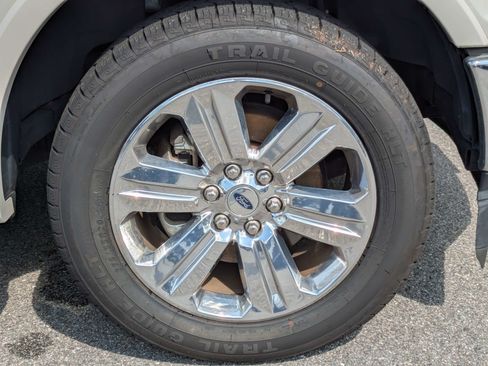 Used 2019 Ford F150 Lariat RWD image 11
