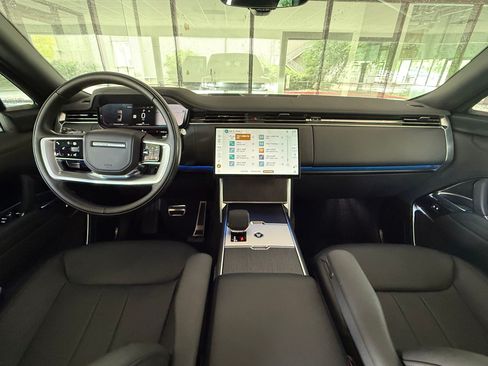 Certified 2025 Land Rover Range Rover SE AWD/4WD image 14