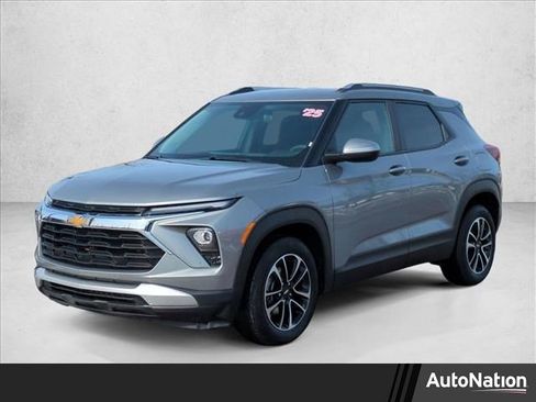 Used 2025 Chevrolet TrailBlazer LT image 1