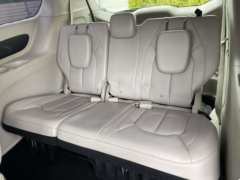 Used 2021 Chrysler Voyager Lxi FWD image 12