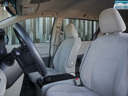 Used 2015 Toyota Sienna LE image 13