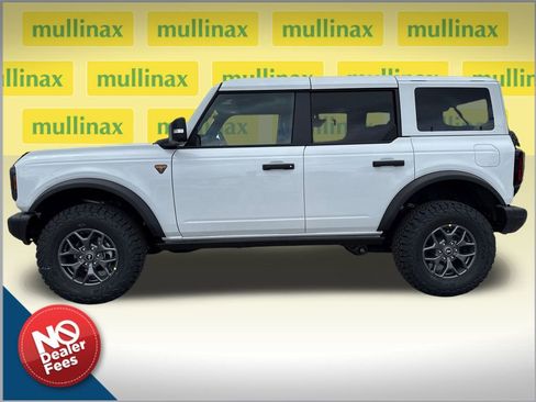 New 2025 Ford Bronco Badlands image 2