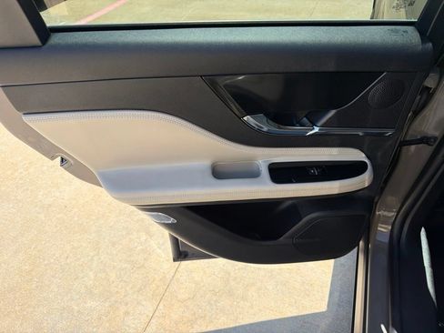 Used 2025 Lincoln Corsair FWD image 14
