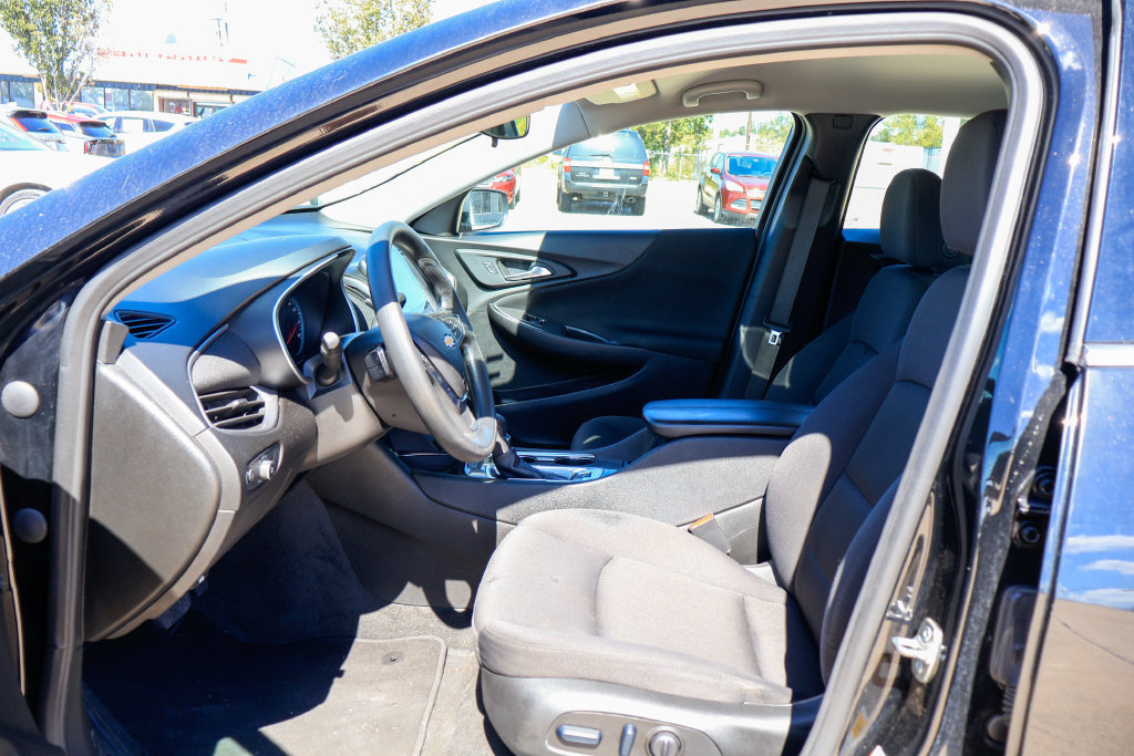 Used 2025 Chevrolet Malibu LT FWD image 7