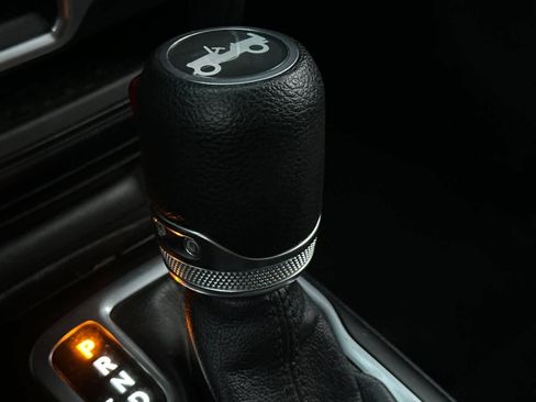 Used 2018 Jeep Wrangler Unlimited Sport image 23