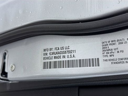 New 2025 Jeep Grand Cherokee L Laredo image 23