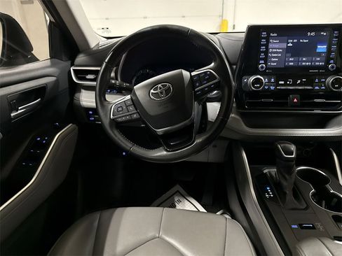 Used 2021 Toyota Highlander XLE image 20