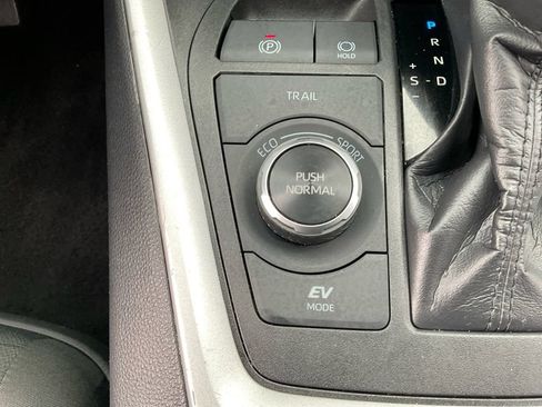Used 2024 Toyota RAV4 XLE AWD/4WD image 26