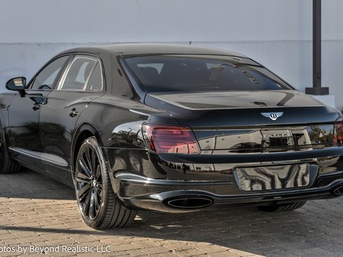Used 2024 Bentley Flying Spur W12 image 4