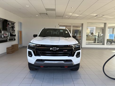 Used 2024 Chevrolet Colorado Z71 w/ Z71 Convenience Package 2 image 7