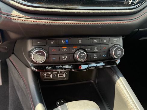 Used 2024 Dodge Durango GT AWD/4WD image 24