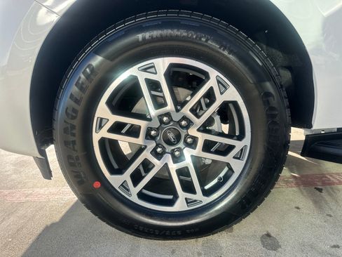 New 2025 Ford Expedition Active image 27