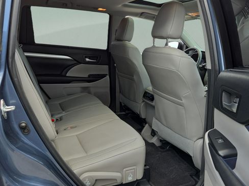 Used 2017 Toyota Highlander XLE FWD image 15