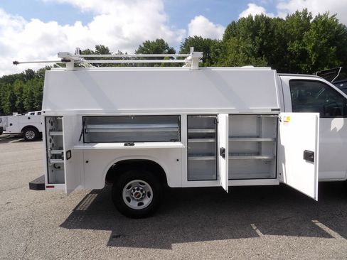 Used 2020 GMC Savana 3500 w/ Power Convenience Package RWD image 49