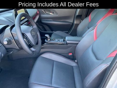 Used 2025 Toyota Prius Plug-In Hybrid FWD image 5