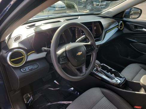 Used 2024 Chevrolet Trax LT FWD image 19