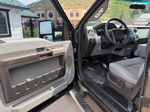 Used 2016 Ford F250 XLT w/ XLT Interior Package AWD/4WD image 9