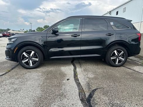 Used 2021 Kia Sorento S w/ Panoramic Sunroof Package FWD image 4