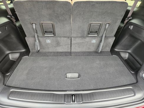 Used 2024 Jeep Grand Cherokee L Limited w/ Black Appearance Package image 32