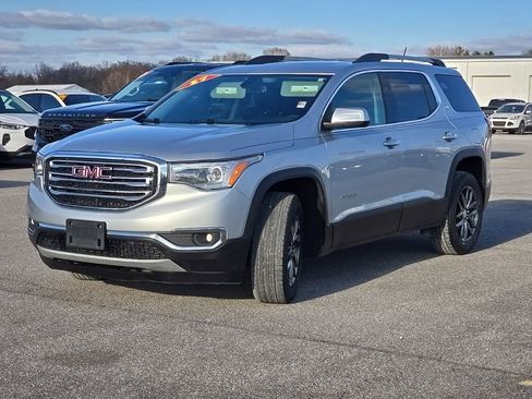 Used 2017 GMC Acadia SLT image 3