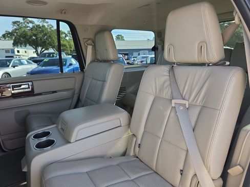Used 2014 Lincoln Navigator Base image 17