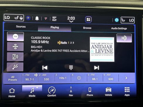 Used 2023 Chrysler Pacifica Limited FWD image 16