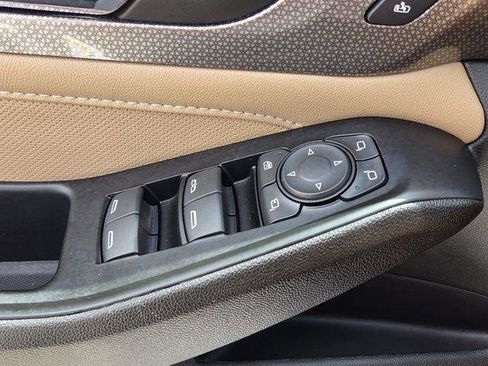 Used 2023 Chevrolet Traverse Premier FWD image 19