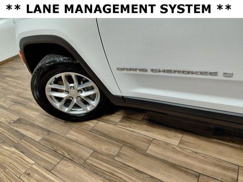 Certified 2025 Jeep Grand Cherokee Laredo X image 13