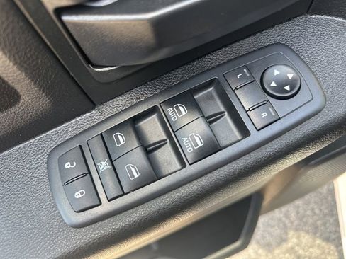 Used 2018 RAM 2500 Tradesman w/ Chrome Appearance Group AWD/4WD image 17