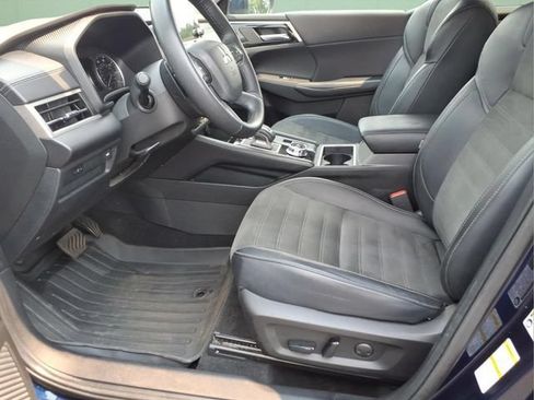 Used 2024 Mitsubishi Outlander SE AWD/4WD image 16