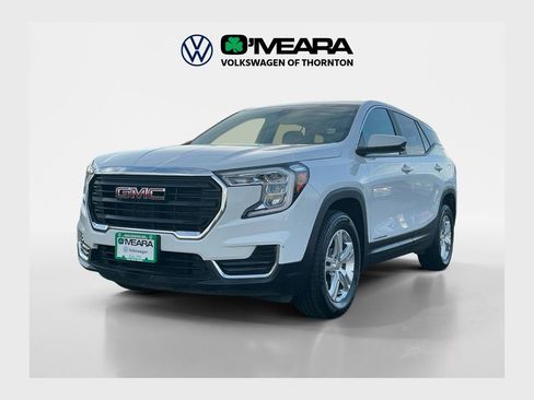 Used 2024 GMC Terrain SLE image 1