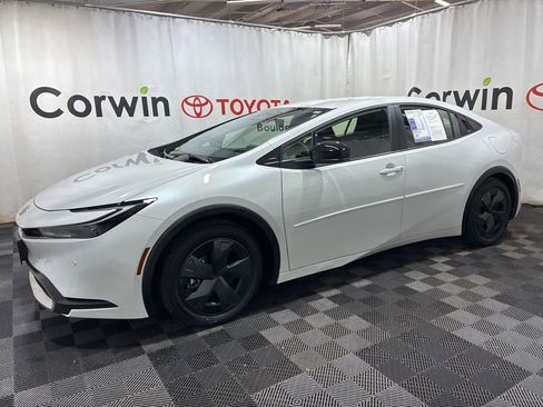 Used 2025 Toyota Prius Plug-In Hybrid FWD image 4