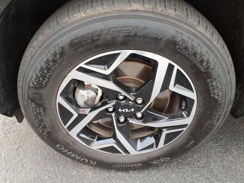 Used 2025 Kia Sportage LX image 9