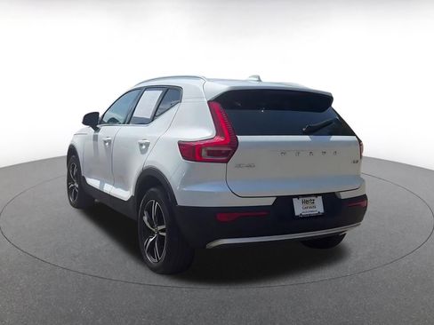 Used 2024 Volvo XC40 B5 Core image 11
