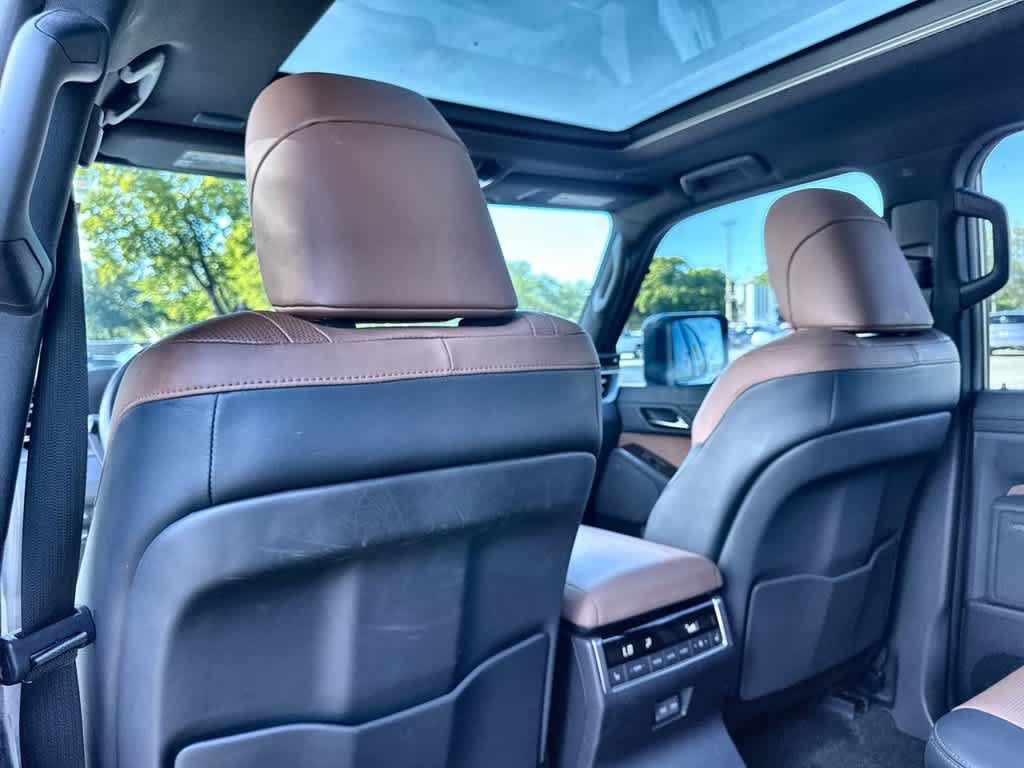 Used 2025 Lexus GX 550 w/ Accessory Package (2T) AWD/4WD image 23