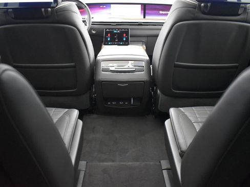 Certified 2026 Cadillac Escalade Platinum Sport w/ LPO, ONYX Package image 33