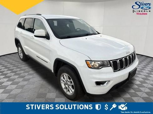 Used 2018 Jeep Grand Cherokee Laredo AWD/4WD image 3