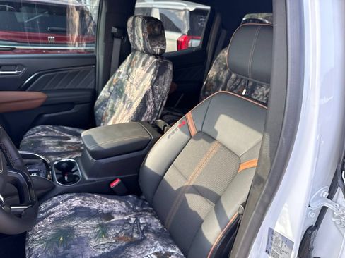 Used 2024 GMC Canyon AT4 AWD/4WD image 16
