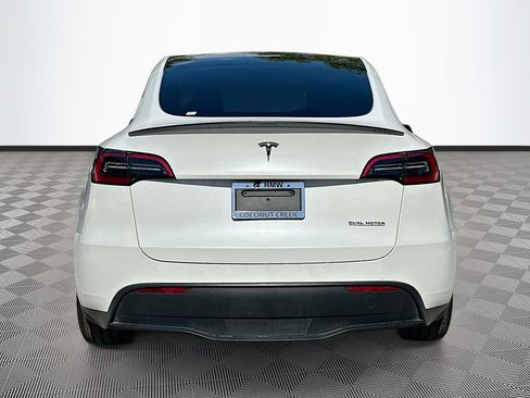 Used 2023 Tesla Model Y Performance image 6